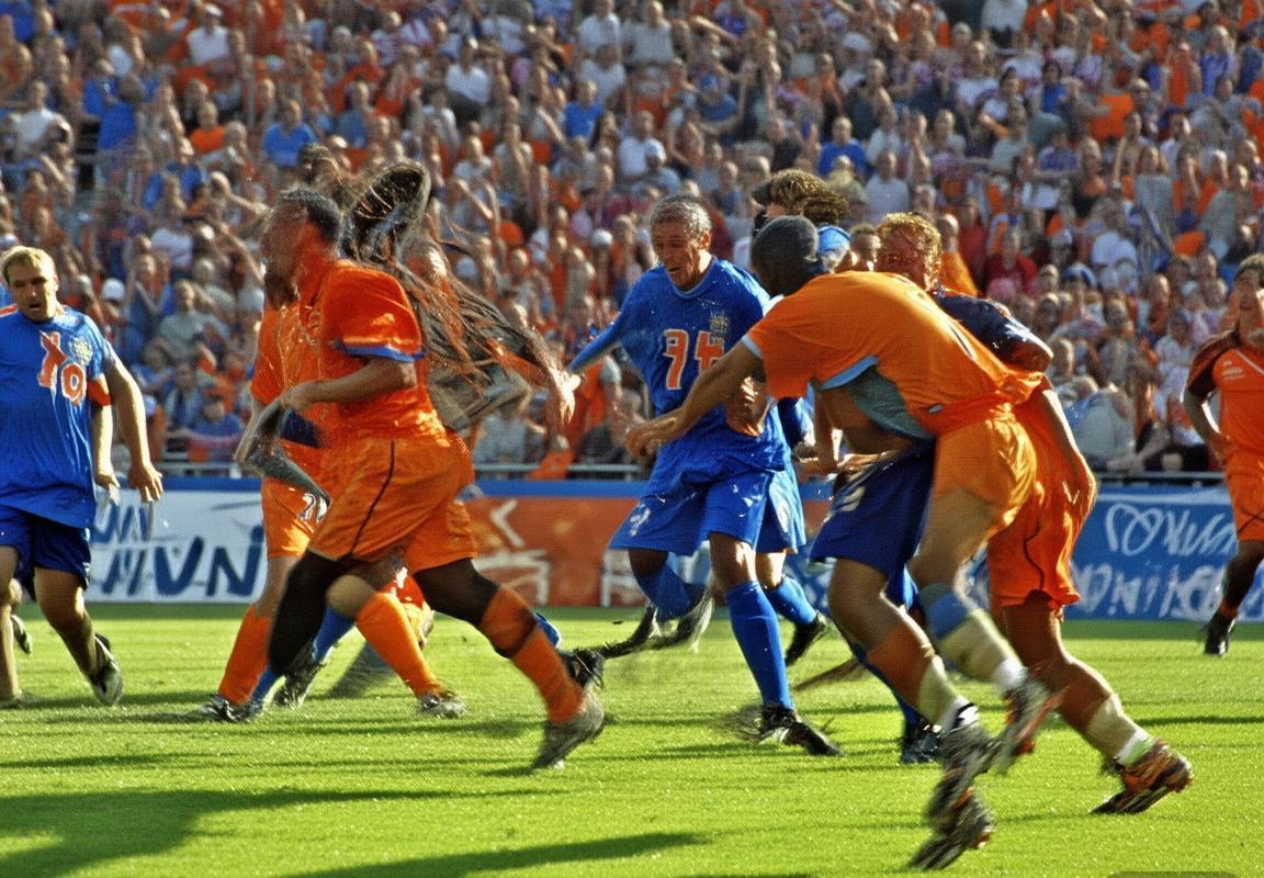 荷阿友谊赛：经典对决与足球传奇回顾